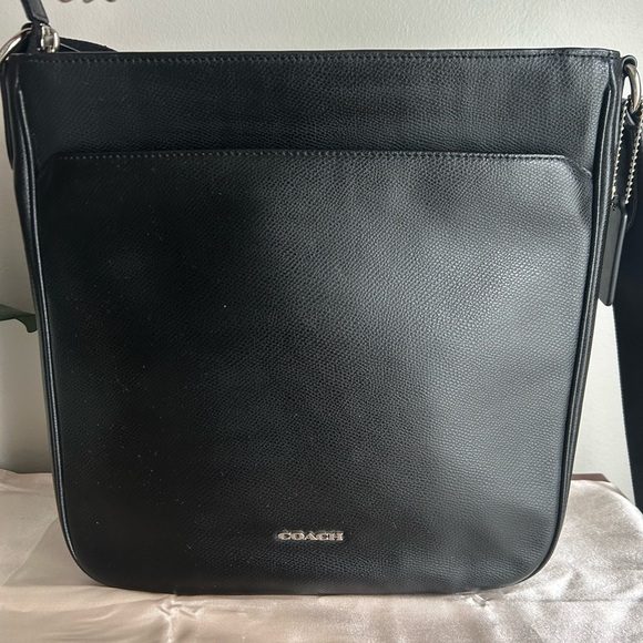 Authentic Coach Men Crossbody Bag - Picture 1 of 12